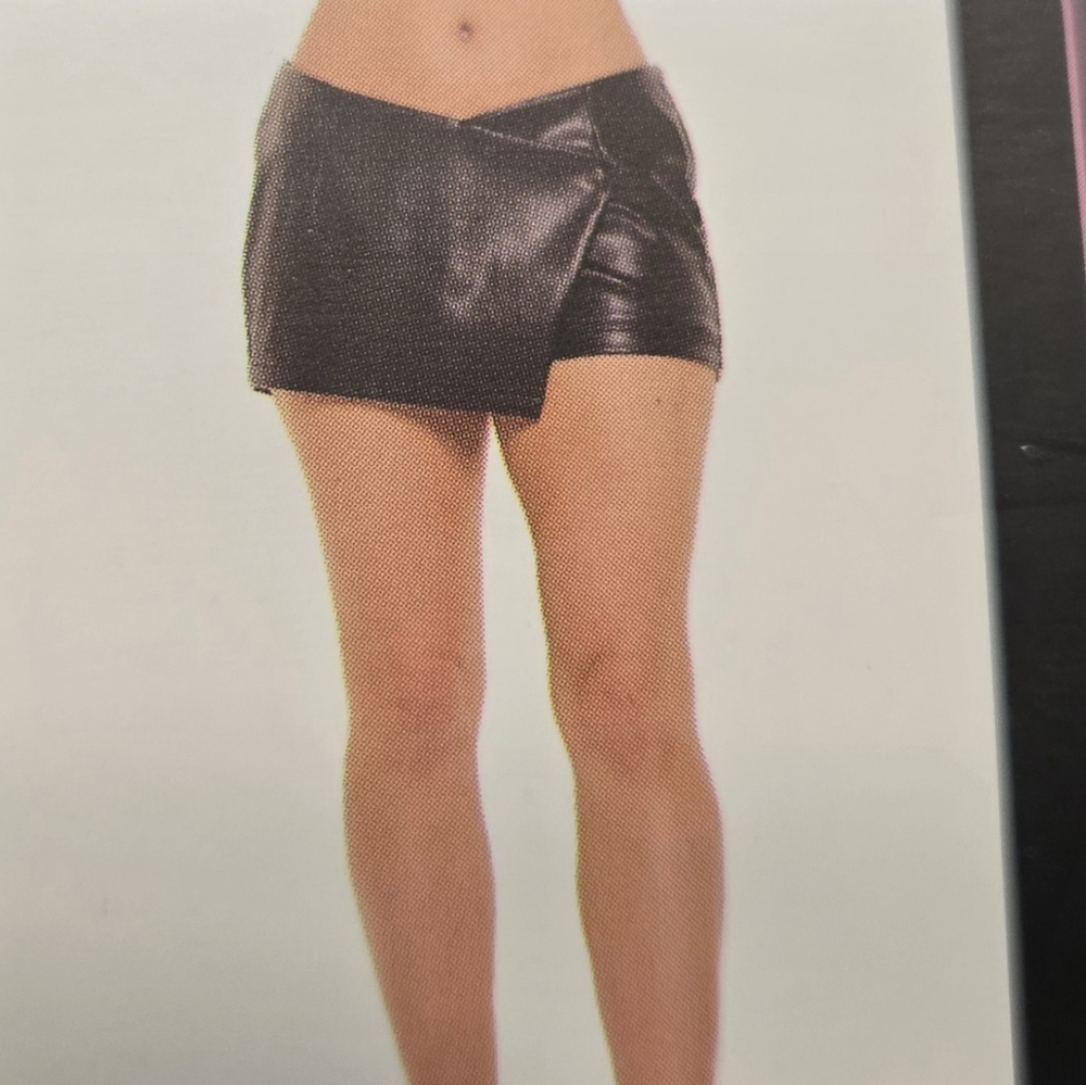 Ci SONO Black VEGAN Leather Shorts - Picture 9 of 9